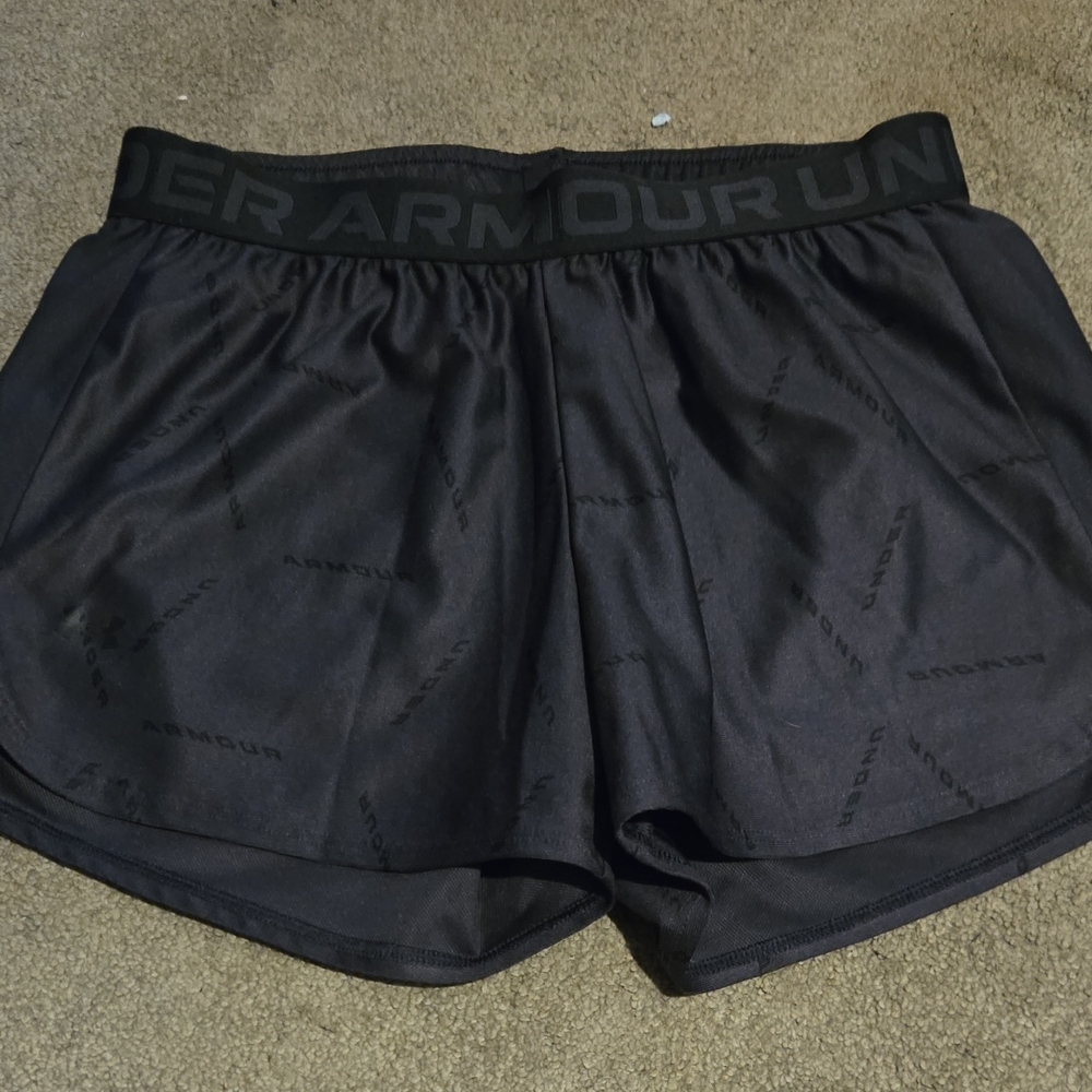 Under Armour Black Athletic Shorts Moisture-Wicking Performance